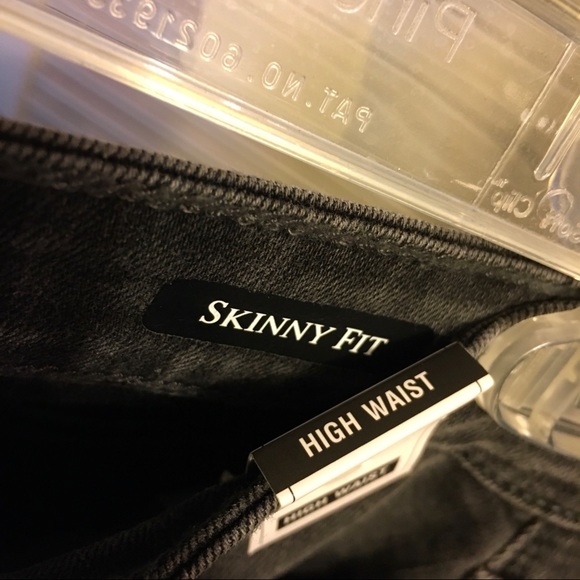 NWT! Judy Blue: Black Destroy and Sewn Hem Cuff Skinny Jeans. Size 11 Length 30 - Picture 4 of 16